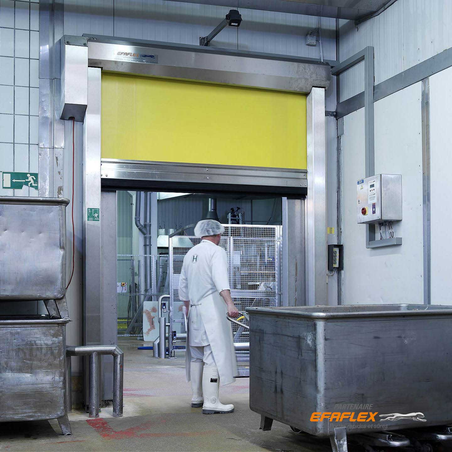 Porte souple à enroulement pour industrie agroalimentaire, tablier jaune sans oculus