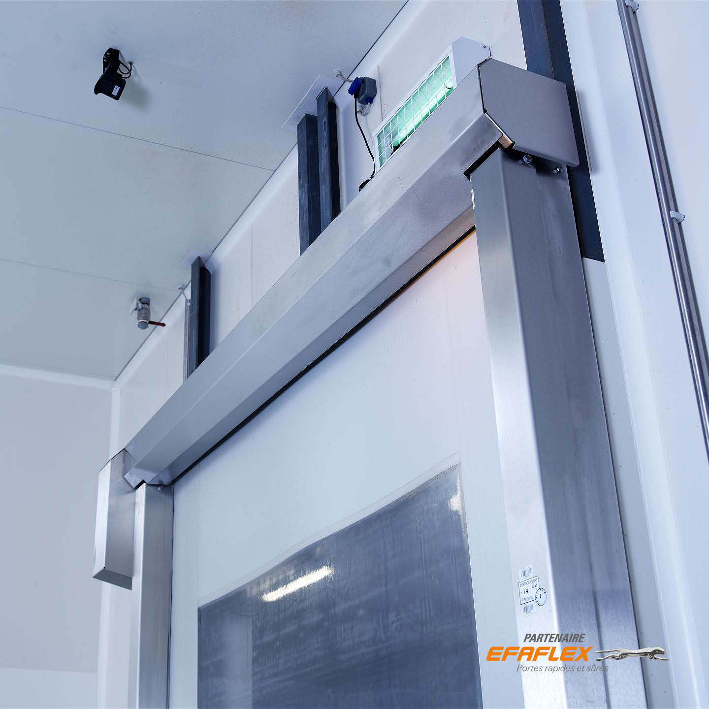 Porte souple à enroulement pour industrie agroalimentaire, tablier blanc semi transparent