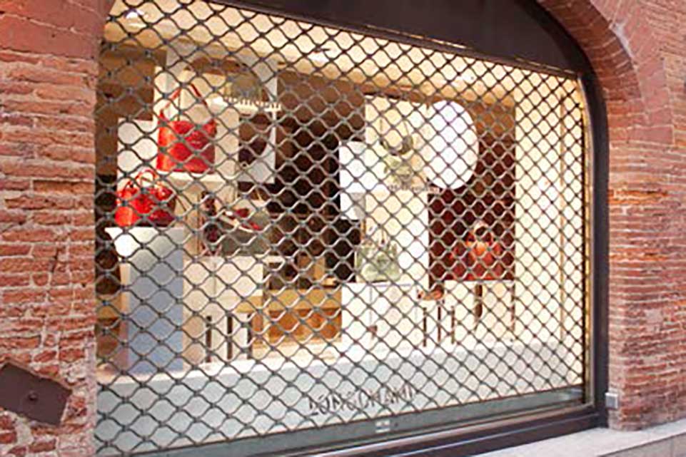Grille métallique d'un magasin