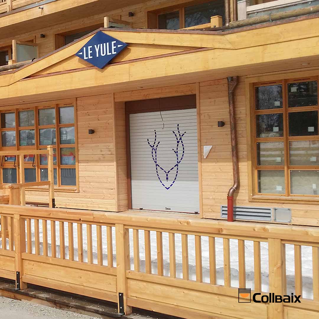 Rideau isolé station de ski commerce