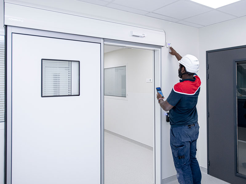 Reconstruction de l'hôpital de Reims, portes automatiques par Portalp