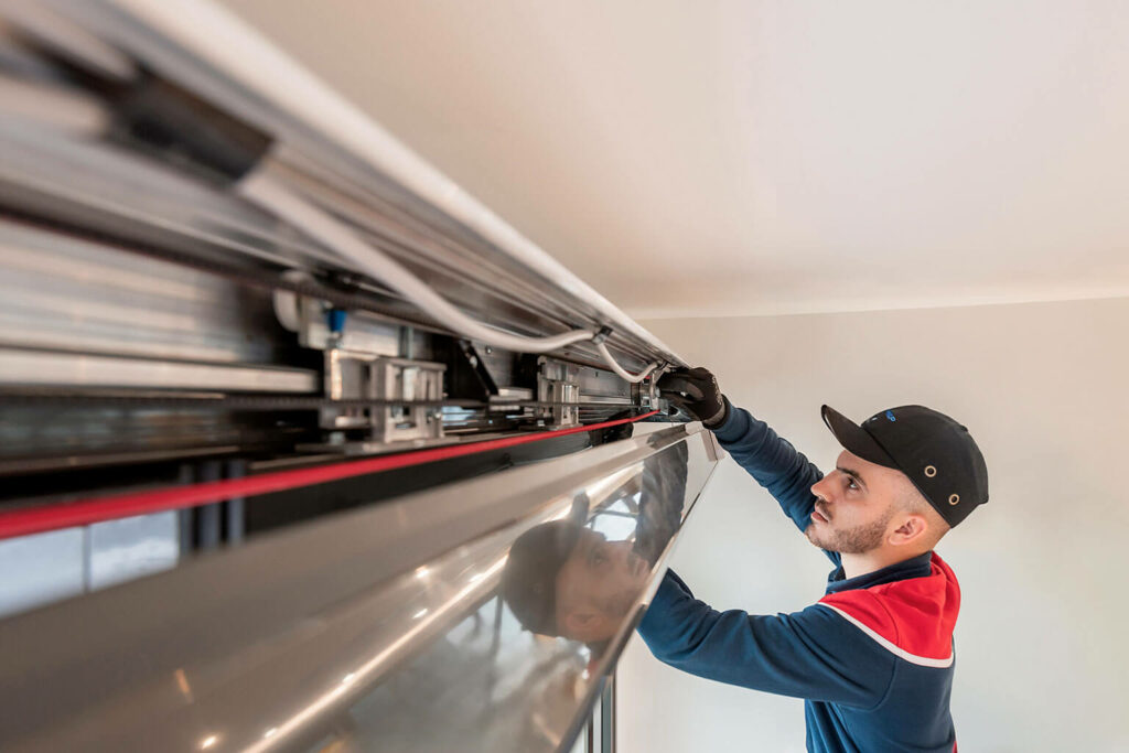 Technicien Portalp réalisant une maintenance
