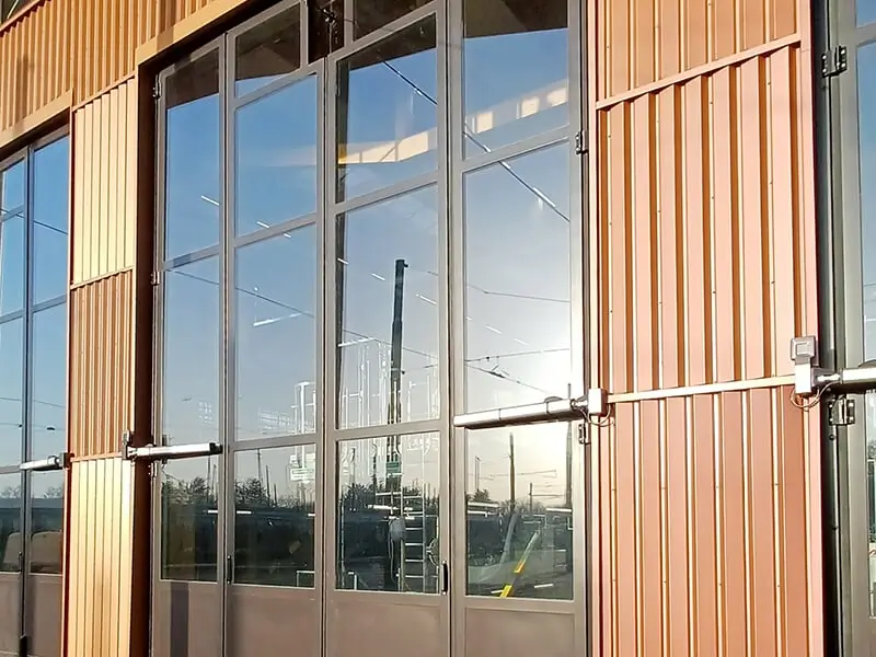 Porte automatique vitrée de grande dimension